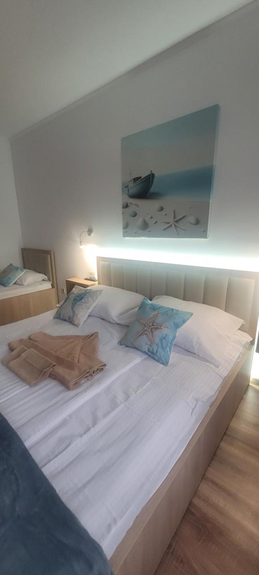 Csaladi Kikoeto Apartman Gyula Eksteriør billede