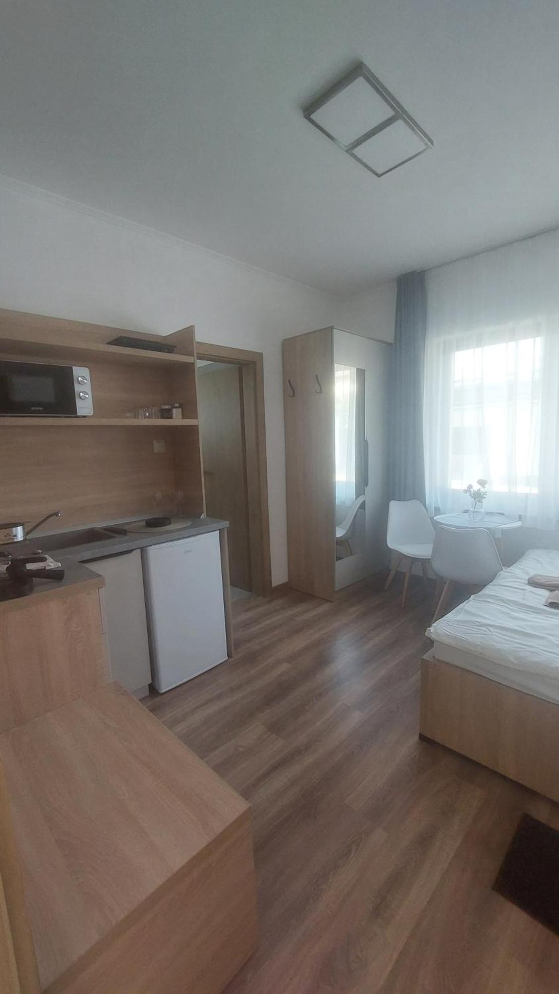 Csaladi Kikoeto Apartman Gyula Eksteriør billede
