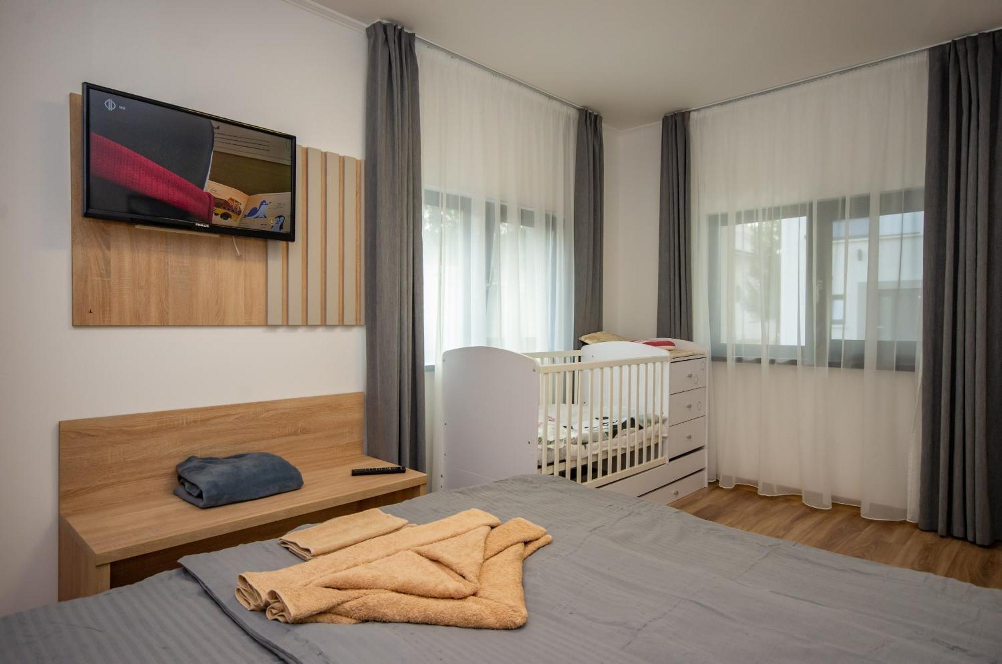 Csaladi Kikoeto Apartman Gyula Eksteriør billede