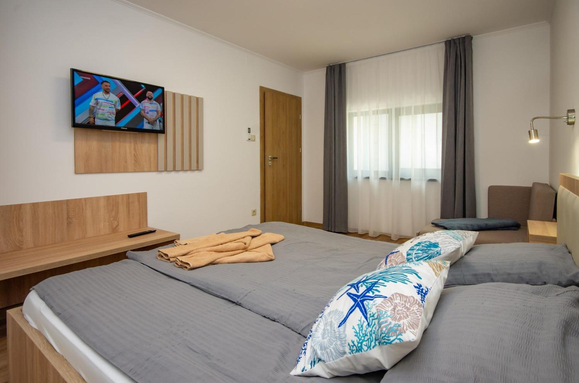 Csaladi Kikoeto Apartman Gyula Eksteriør billede