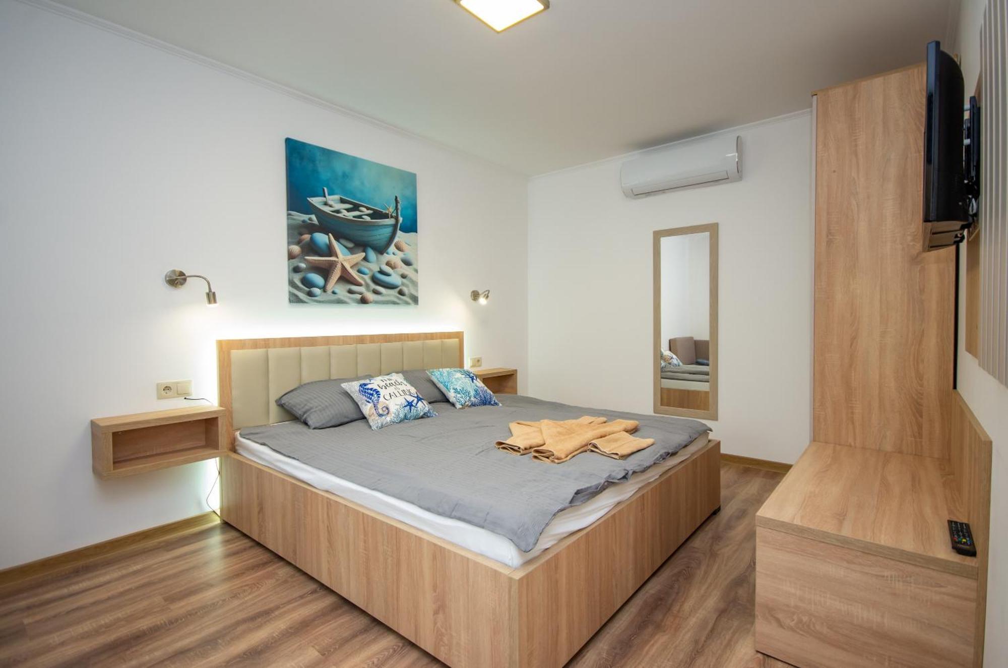 Csaladi Kikoeto Apartman Gyula Eksteriør billede