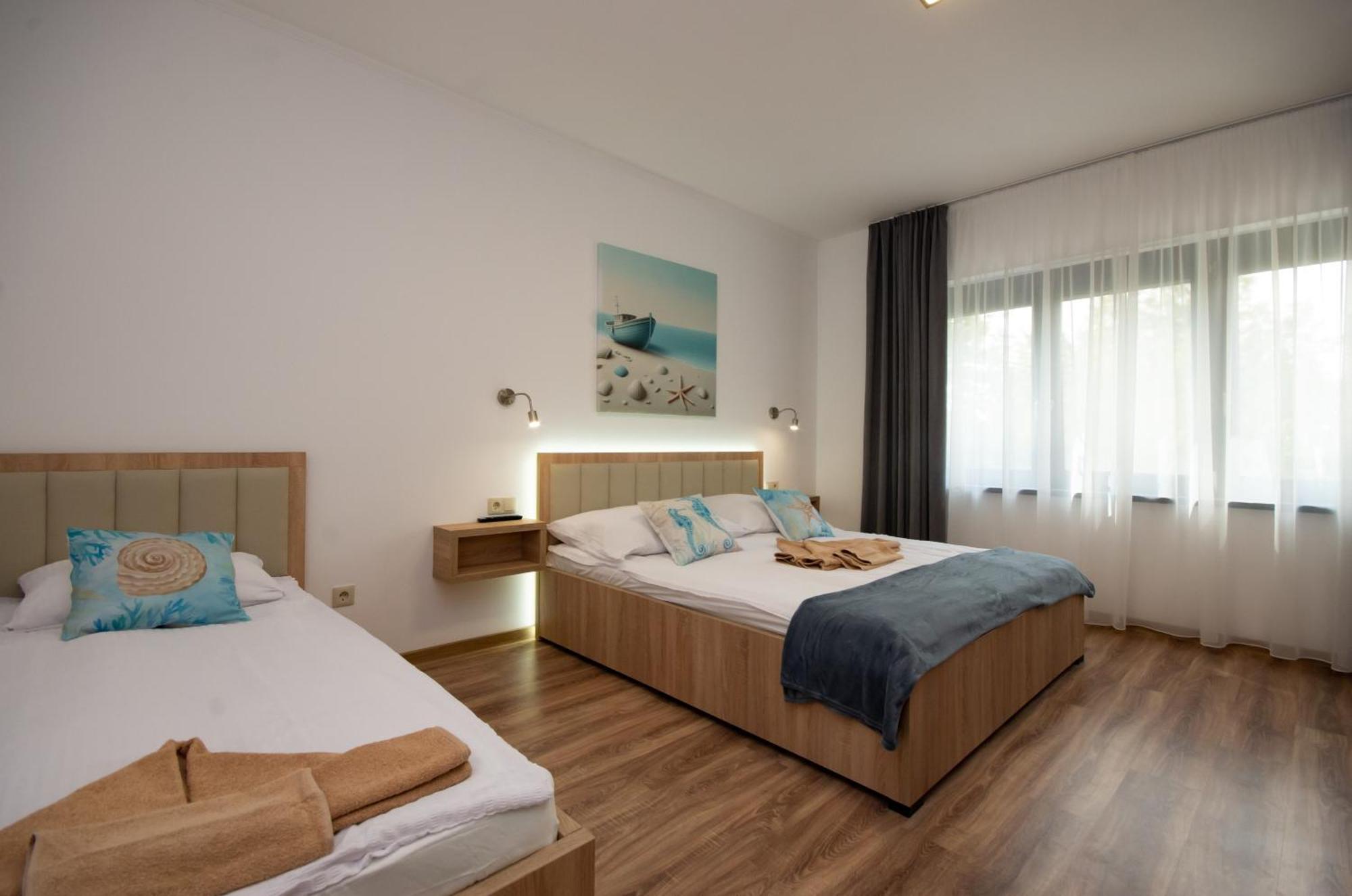 Csaladi Kikoeto Apartman Gyula Eksteriør billede