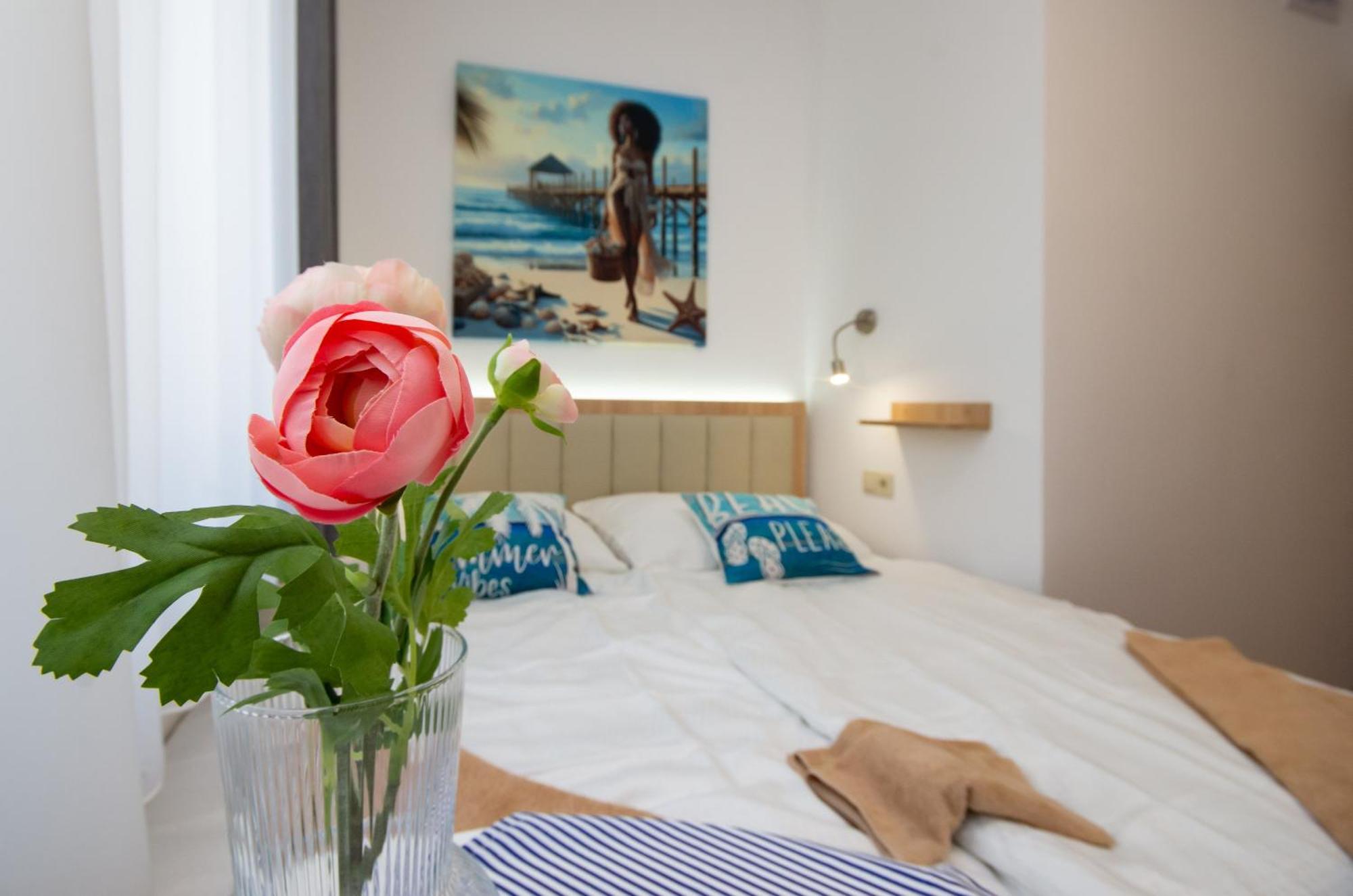 Csaladi Kikoeto Apartman Gyula Eksteriør billede
