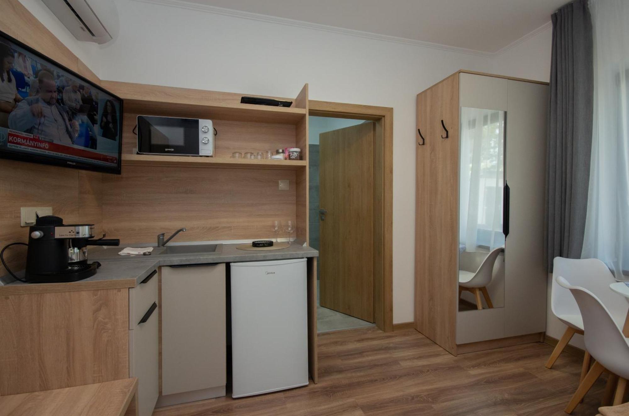 Csaladi Kikoeto Apartman Gyula Eksteriør billede