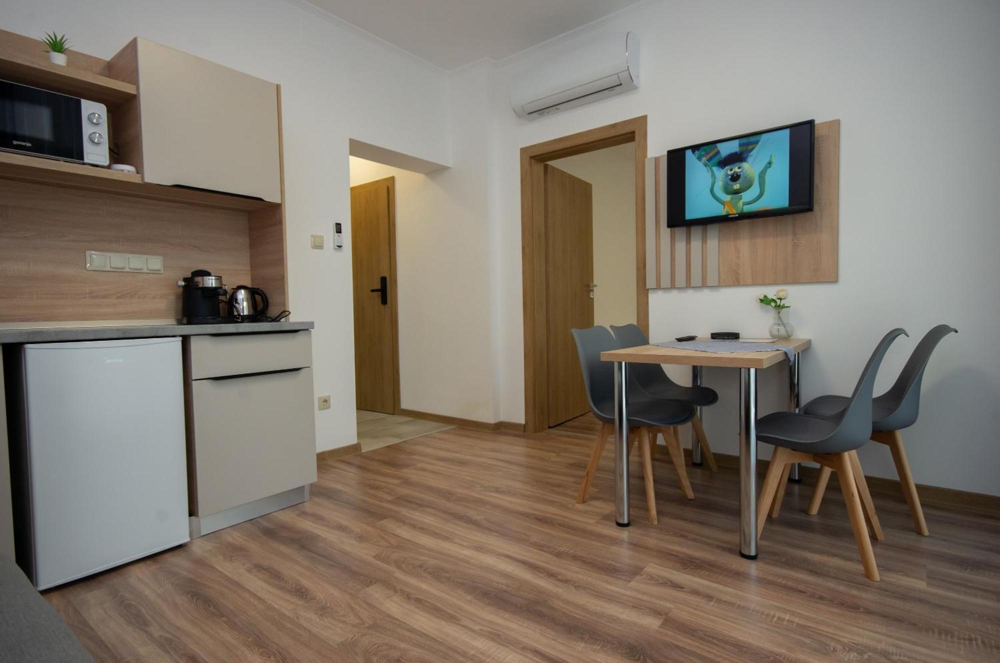 Csaladi Kikoeto Apartman Gyula Eksteriør billede