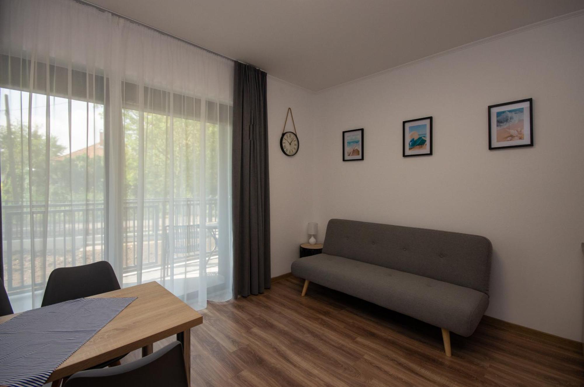 Csaladi Kikoeto Apartman Gyula Eksteriør billede