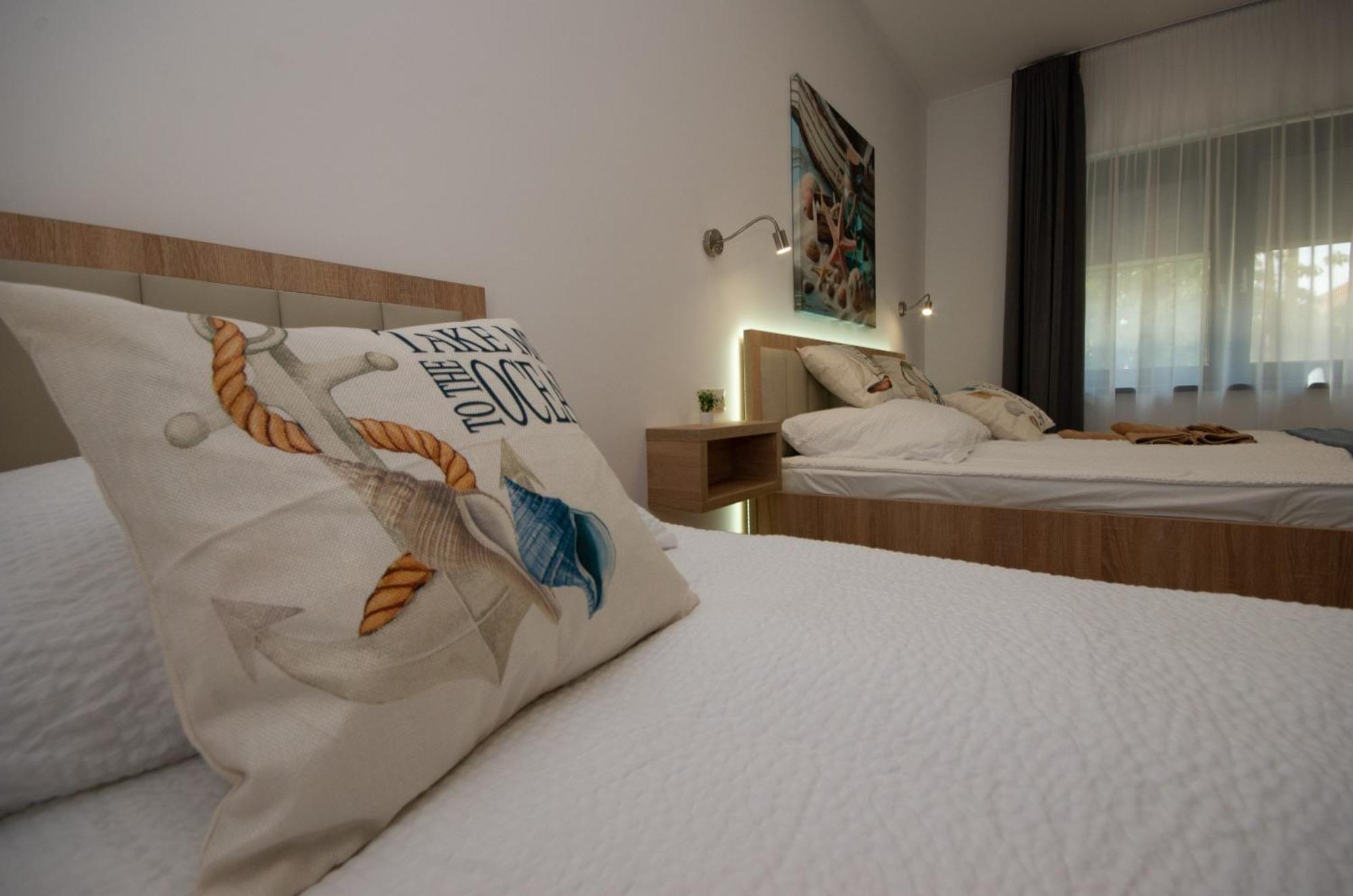Csaladi Kikoeto Apartman Gyula Eksteriør billede